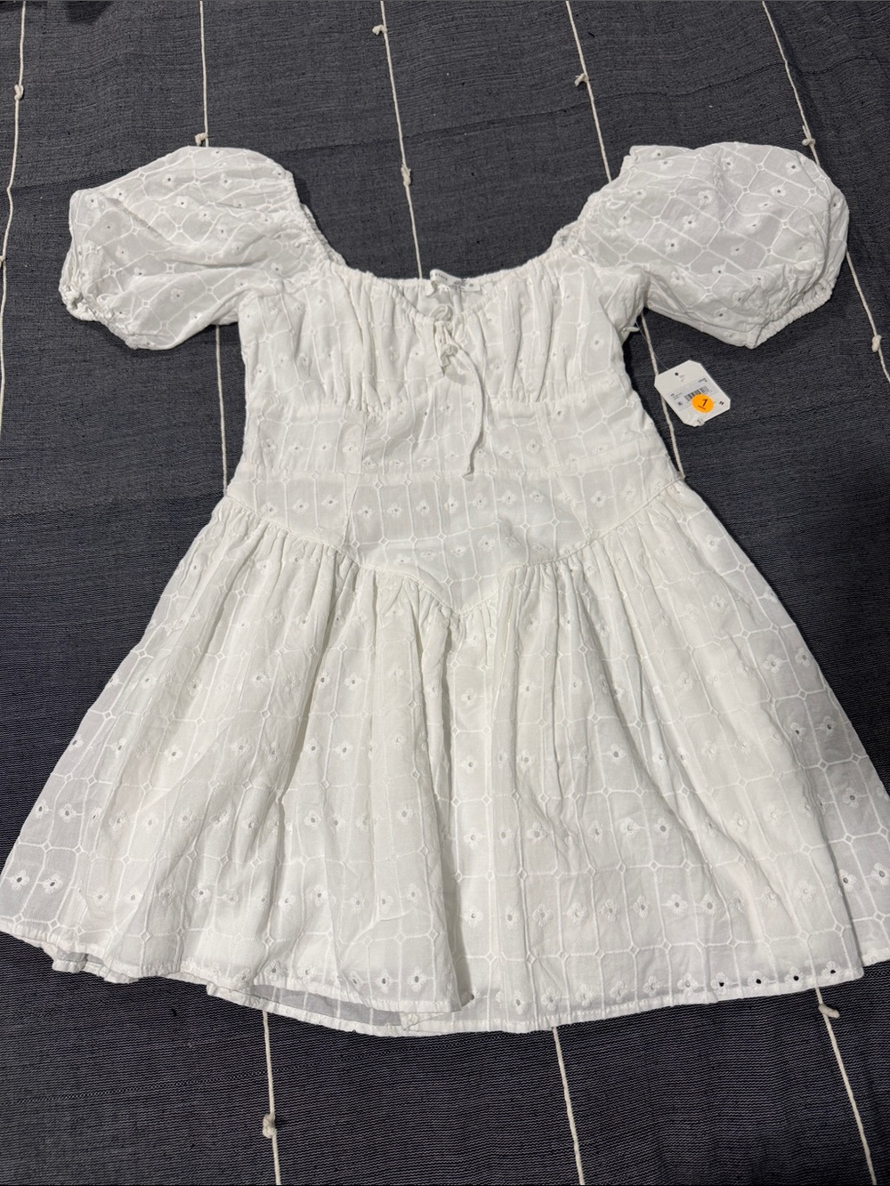 Womens White Eyelet Puff-Sleeve Dress